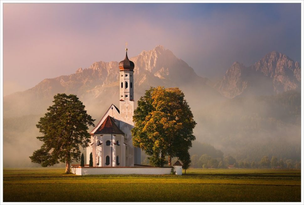 Kostel St. Coloman s kulisou bavorských alp - fotografický workshop Malebné podzimní Bavorsko