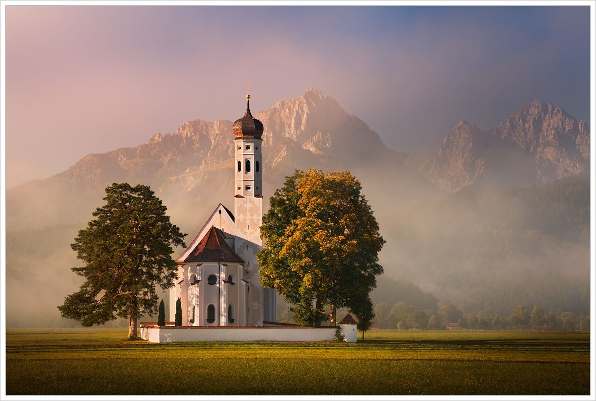 Kostel St. Coloman s kulisou bavorských alp - fotografický workshop Malebné podzimní Bavorsko