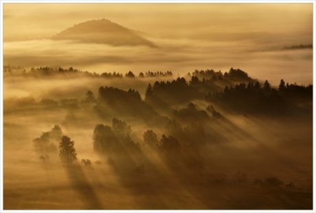 Mlhavé ráno a slunční paprsky - fotografický workshop Podzimní Českosaské Švýcarsko