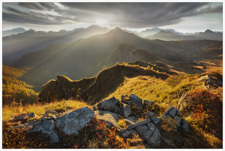 Západ sliunce v průsmyku Passo Giau v italských Dolomitech. V pozadí vykukuje ledovec Marmolada - Fotografický workshop Čarovné podzimní Dolomity