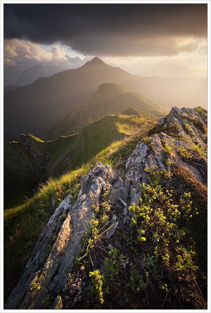 Podvečerní dramatická atmosféra v&nbsp;letních Dolomitech v&nbsp;průsmyku Passo Giau - Fotografický workshop Rozkvetlé letní Dolomity