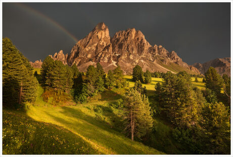 Dramatický západ slunce v&nbsp;Passo Erbe krátce po&nbsp;letní bouřce - Fotografický workshop Rozkvetlé letní Dolomity